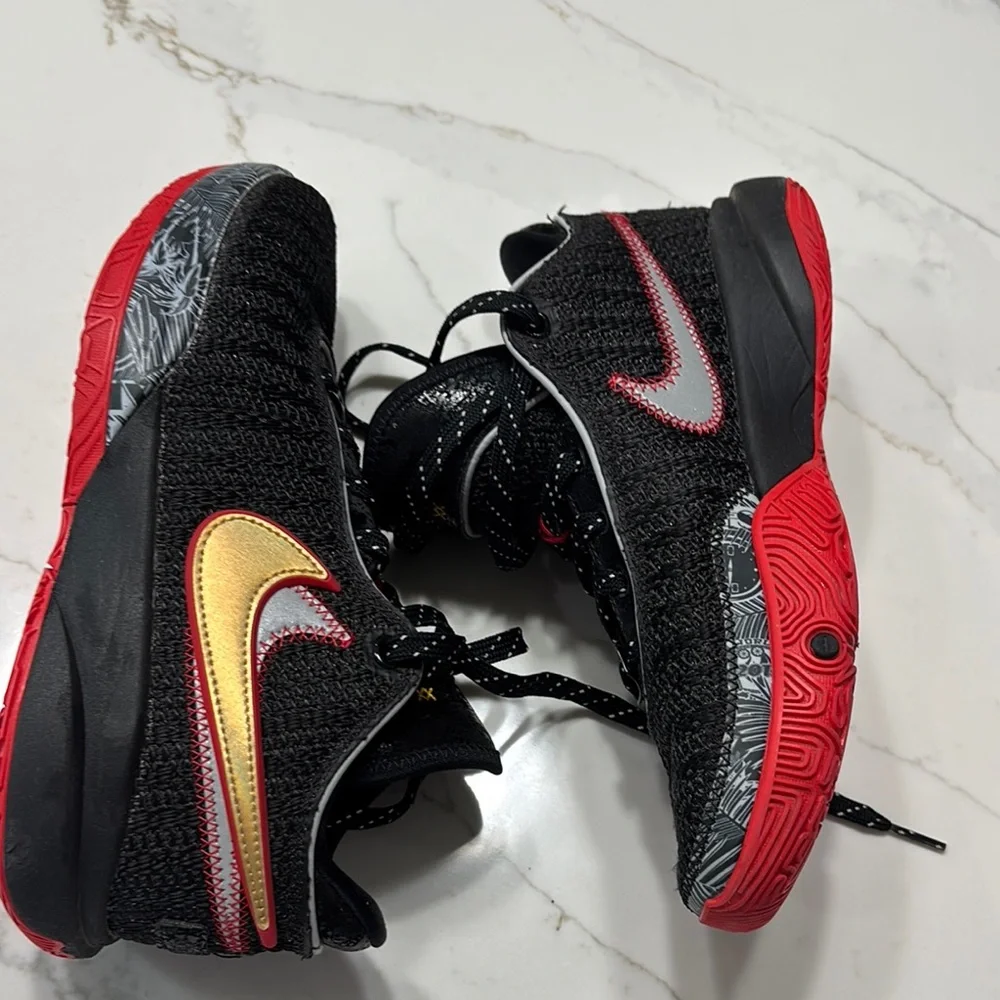 Nike Black and Gold Athletic Shoes with Sleek Design